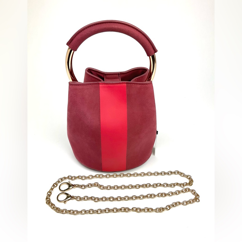 Who What Wear small bucket bag with handle and crossbody chain link strap. - Picture 3 of 10